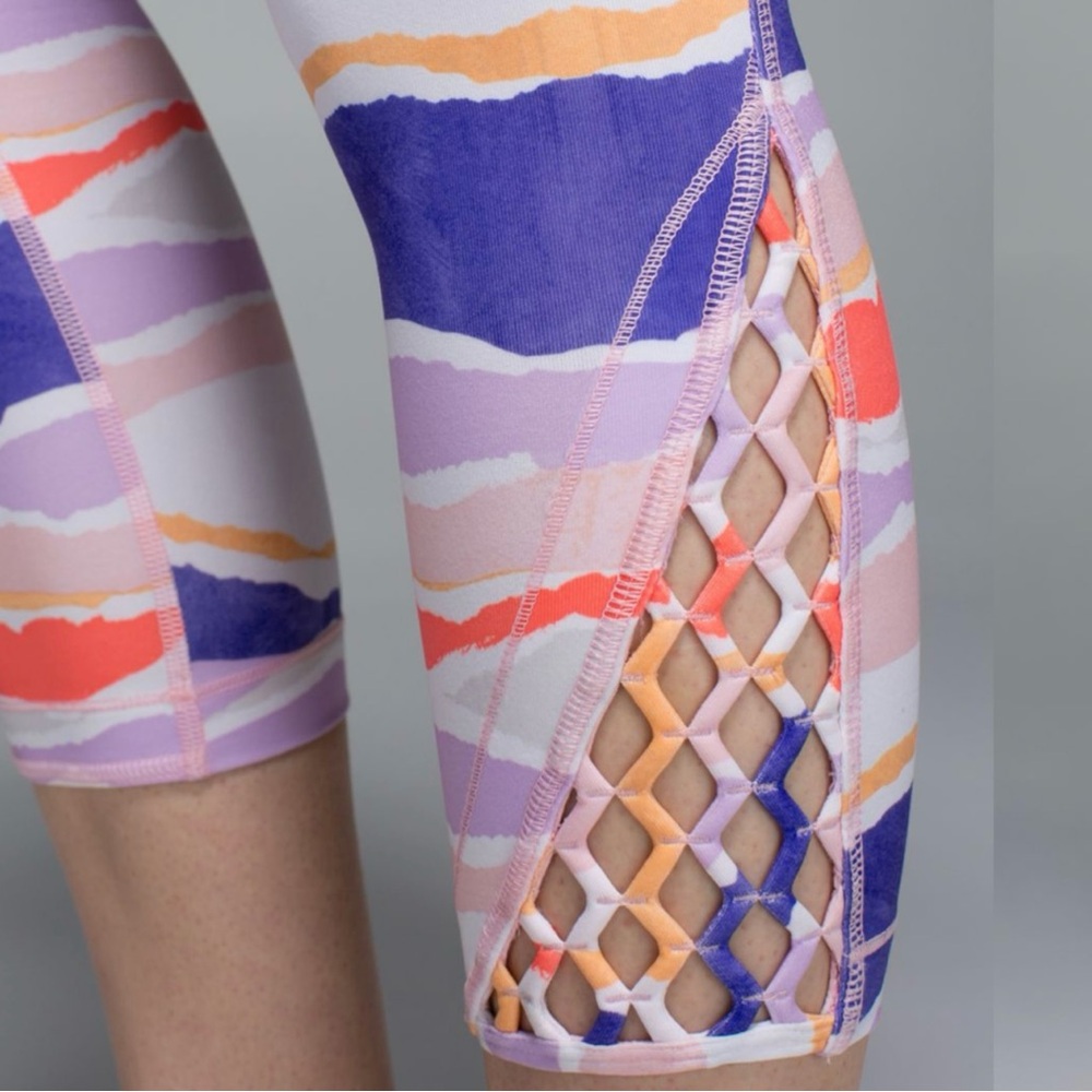 Lululemon True Self Crop Yoga Legging Bleacher Stripe White Iris Flower Size 4 - Picture 10 of 15